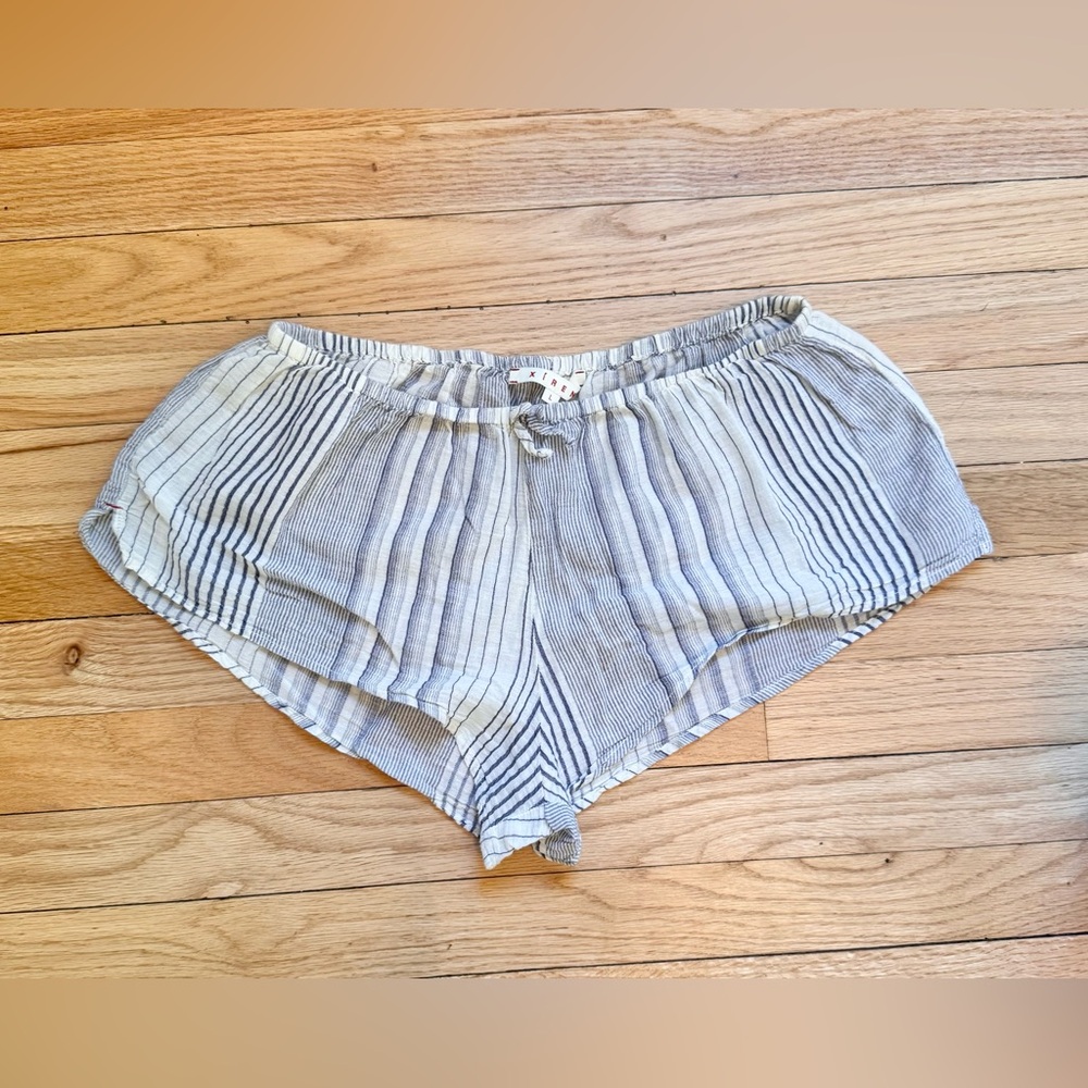 XiRENA High Waist Striped Shorts - Black and White